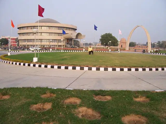 GURU_JAMBHESHWAR_UNIVERSITY_OF_SCIENCE_&_TECHNOLOGY